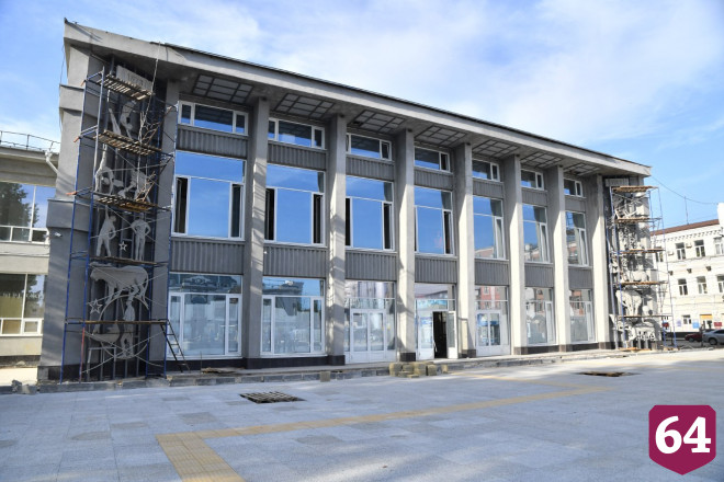 Губернатор потребовал убрать ларьки с Аллеи роз 