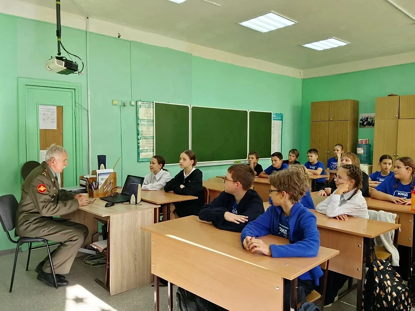 Саратовских школьников заинтересовали агродронами и беспилотными тракторами
