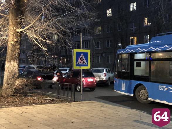 ДТП в центре Саратова остановило троллейбусы