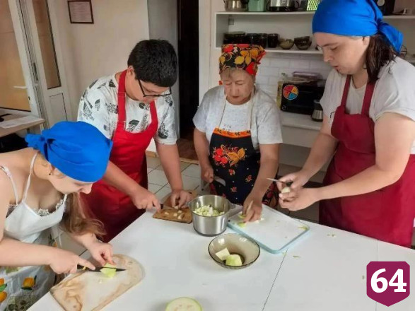 КЦСОН Саратовской области активно внедряют модуль «Учебная кухня» 