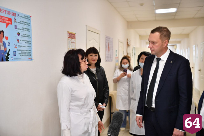 Саратовский губернатор поручил разработать план привлечения молодых врачей