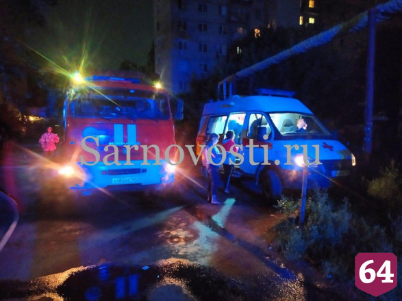 Пожарные ночью отбивали от огня Первомайский поселок 
