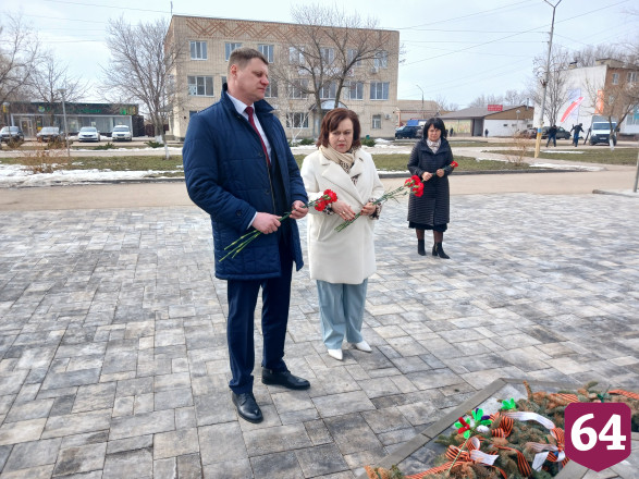 Саратовцы в городе авиаторов почтили память погибших героев