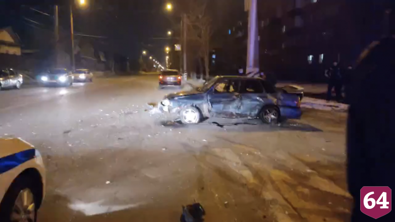 Подросток уходил от полицейской погони и устроил массовую аварию под Саратовом