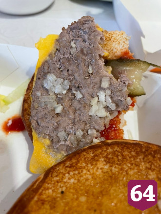 Саратовец пожаловался на сырое мясо в бывшем «Макдоналдсе»