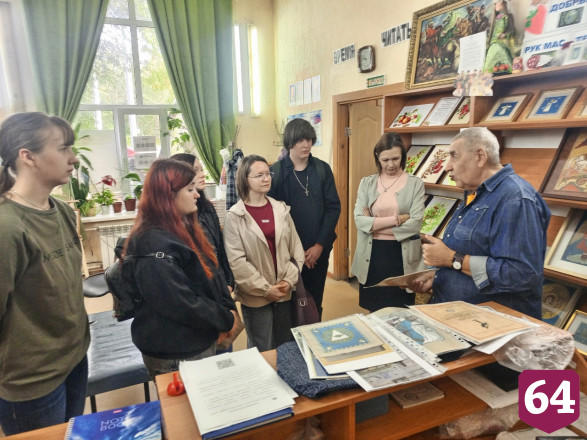 Саратовский мастер вышивает ангелов старинным швом «в раскол»