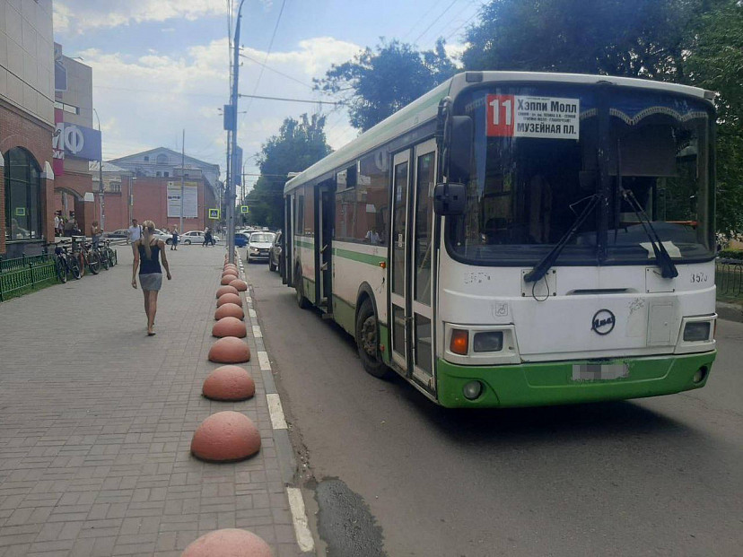 В автобусе травмировалась 83-летняя жительница Саратова