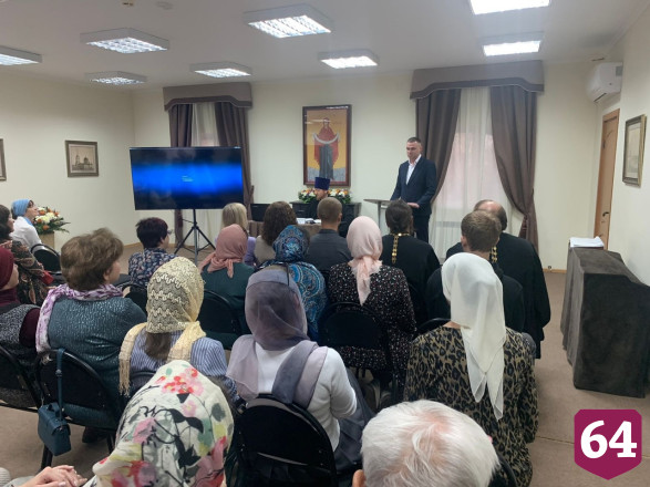 На Покровских чтениях показали фильм о саратовском священнике