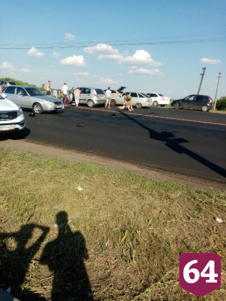 Мотоциклист в лобовом ДТП перелетел через автомобиль