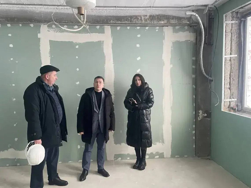 Министр проверил ремонт стационара для людей с ментальными особенностями