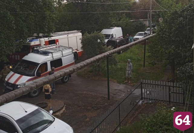 Под Саратовом жилой дом загорелся после удара молнии 