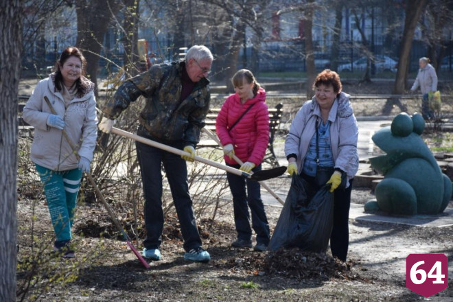 В Саратове 11 тысяч жителей вышли на субботник