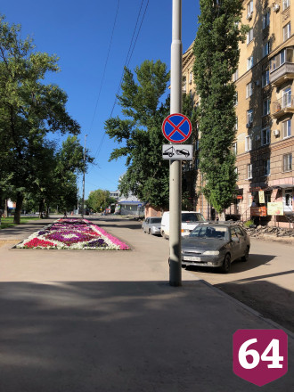 Автохамы устроили в центре Саратова «личную парковку»