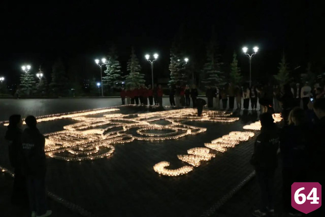 В Саратове из 10 тысяч свечей выложили  изображение воина-водителя