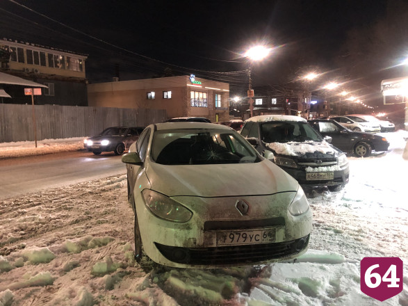 Саратовских автохамов оштрафовали за парковку на пешеходном переходе