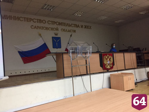 На совещание к дольщикам пришел кот и сел смотреть трансляцию 