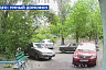 В Саратове автоледи протаранила машину у подъезда и скрылась