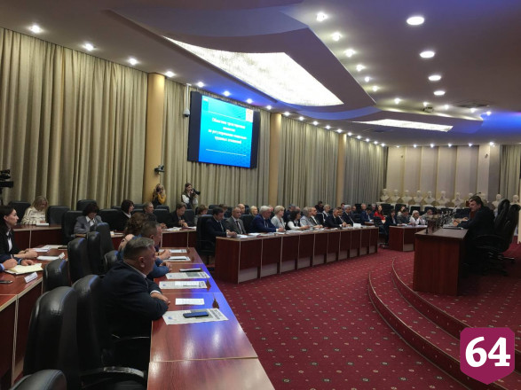 Озвучена средняя зарплата на саратовских предприятиях 