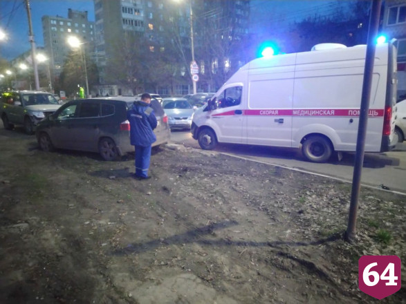 На Рахова водитель «Шевроле» протаранил такси и вылетел на газон