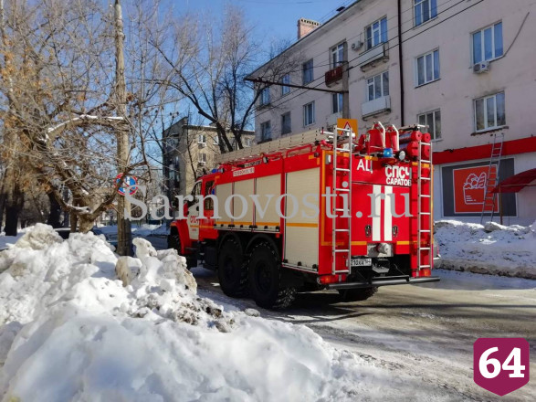 В Саратове водитель легковушки пострадал в ДТП с грузовиком