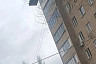 Рухнувшая из-за ветра часть балкона разбила иномарку саратовца 