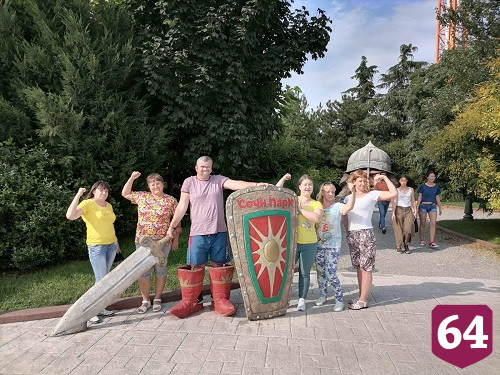 Проживающие Энгельсского дома-интерната получили на международном фестивале в Сочи три высших награды