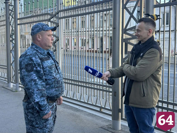Саратовский пристав отремонтировал шесть машин для бойцов СВО