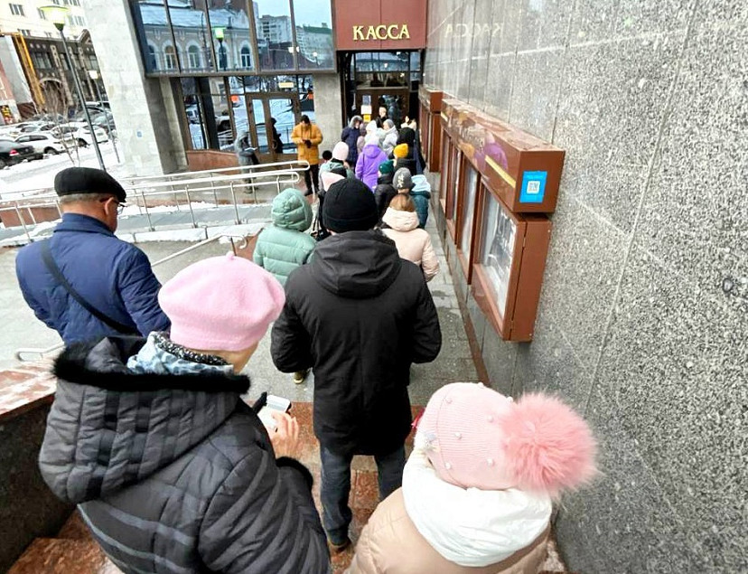 Саратовцы штурмуют кассы и сайт ТЮЗа в попытке купить билеты 