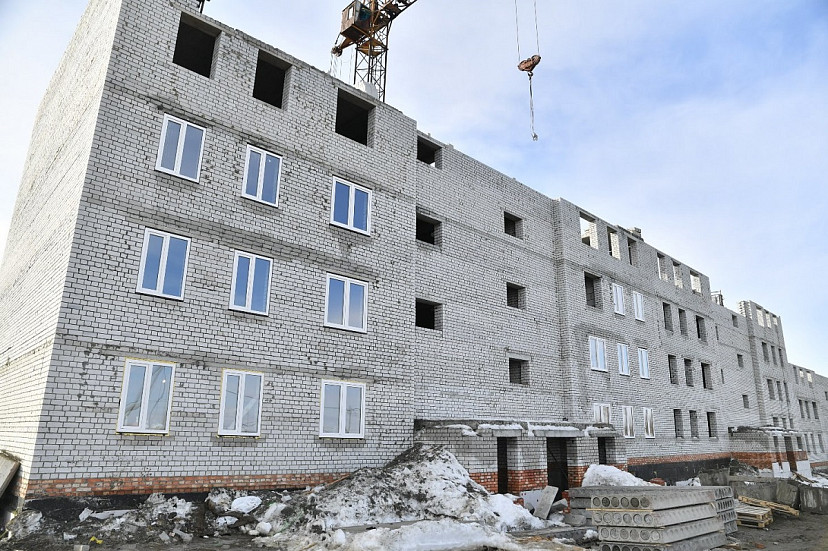 Губернатор раскритиковал темпы строительства жилья для врачей 