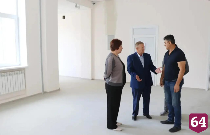 Депутат Госдумы раскритиковал подрядчика ремонта школы в Саратовской области