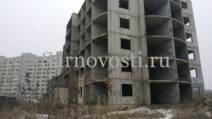 Школьница покалечилась при падении с недостроя под Саратовом