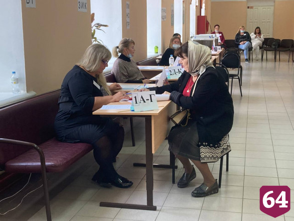Саратовцы пришли на выборы до начала своего рабочего дня