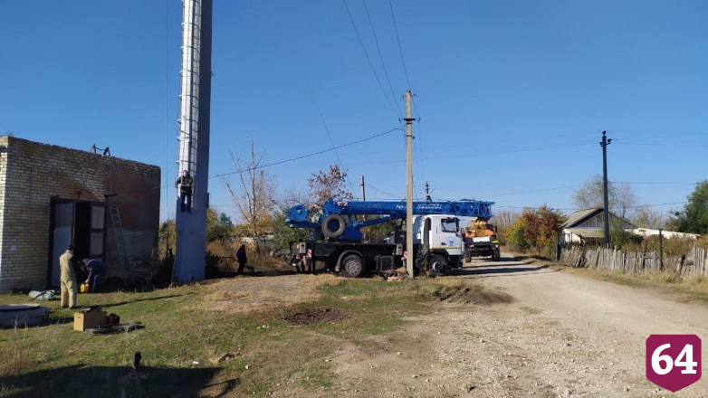 В саратовском селе установили новую водонапорную башню
