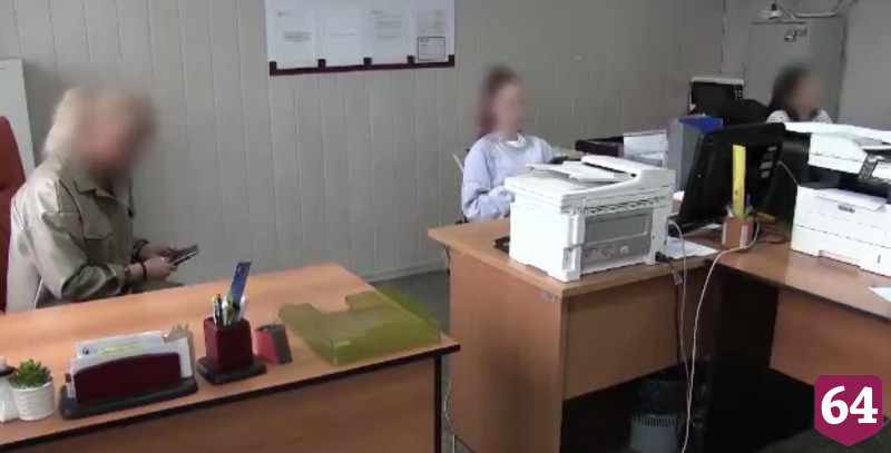 В Саратове женщина проводила фиктивные экзамены для мигрантов