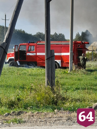 Под Саратовом соседи вынесли из горящего дома неходячего мужчину