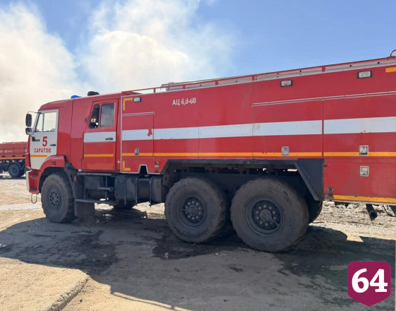 В Саратове круглосуточно ликвидируют последствия пожара на свалке