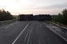 Под Саратовом на трассе перевернулась фура и остановила движение 