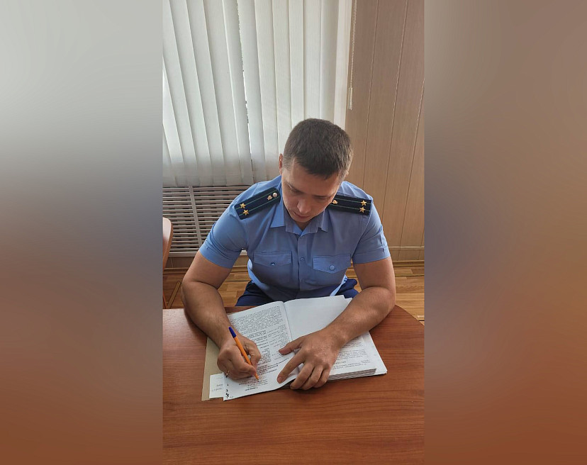 Саратовец нашел в банкомате чужую карту и отправился на шопинг
