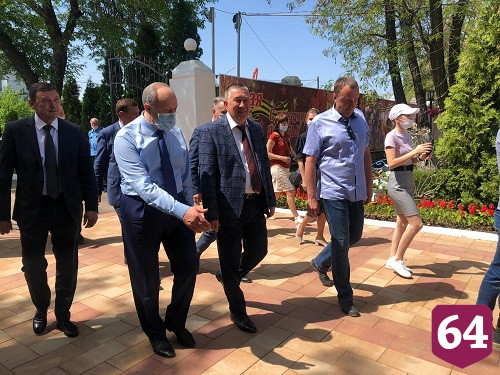 Губернатор поблагодарил коллектив Энгельсского дома-интерната за труд