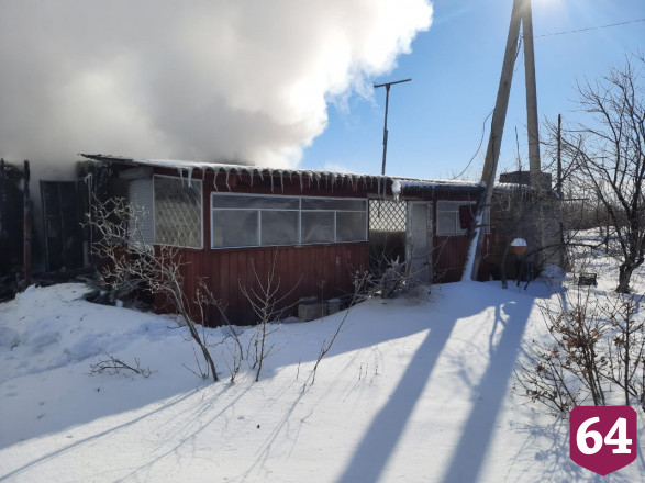 Пожилые супруги погибли на пожаре под Саратовом