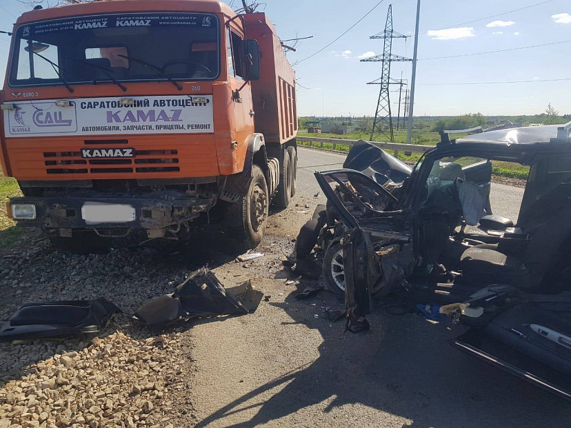 Водитель иномарки погиб в ДТП с самосвалом под Саратовом 