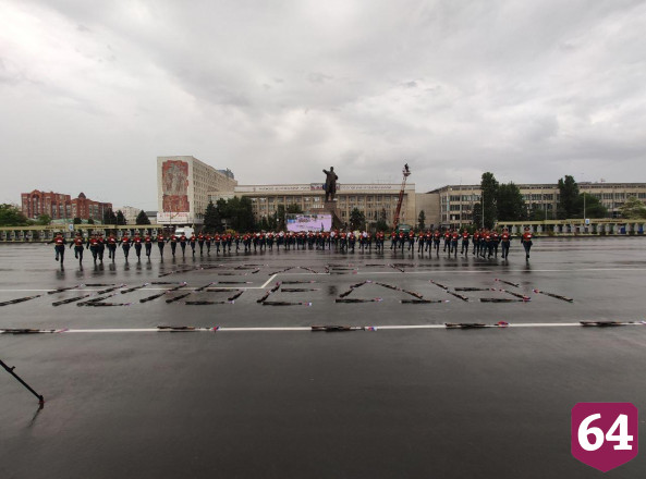 Над Саратовом в честь 75-летия Победы пролетели бомбардировщики 