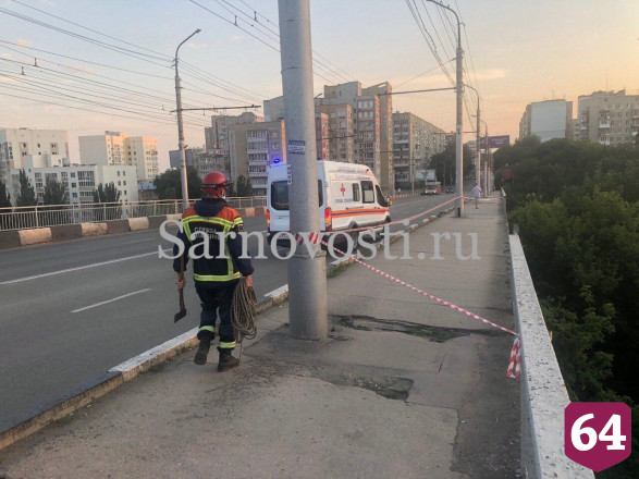 В Саратове обрушились перила моста через Глебучев овраг 