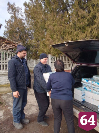 Саратовские бойцы спецоперации раздали детям новогодние подарки 