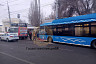 На вокзале в Саратове троллейбус врезался в столб