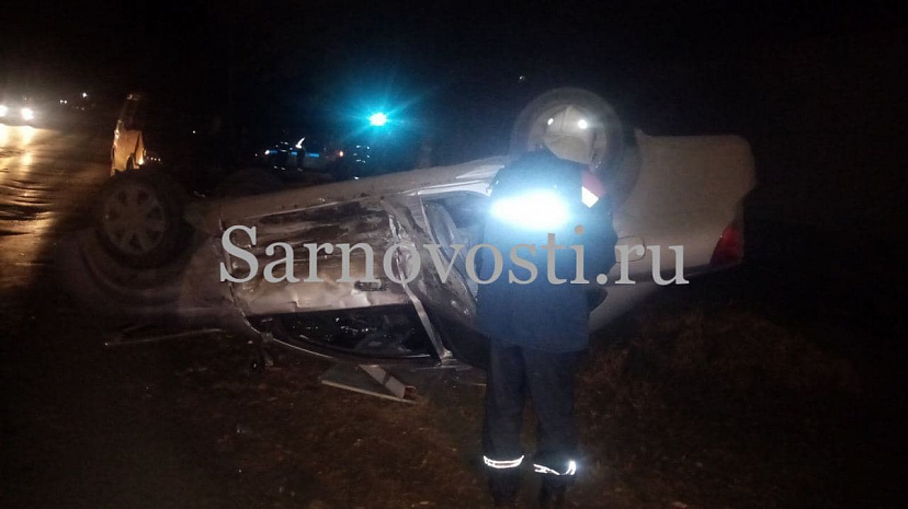 Под Саратовом «Соболь» опрокинул иномарку с женщиной