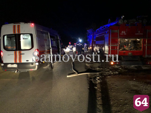 В Саратове молодые люди разбились в ДТП с бетономешалкой