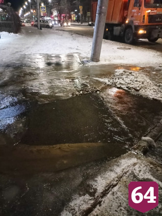 Саратовцы ожидают отключения воды в домах из-за потопа