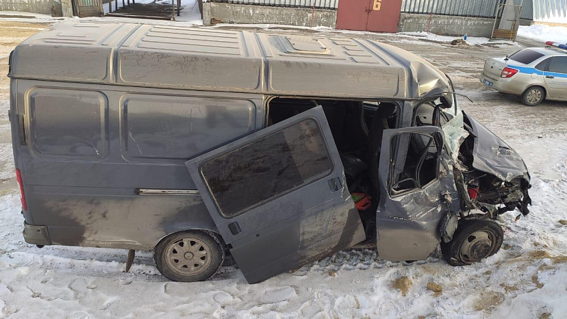 Два человека пострадали в ДТП с трактором под Саратовом