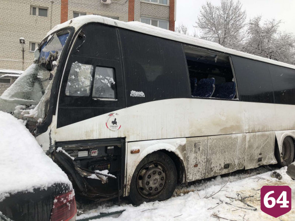 В Саратове после серии ДТП опасаются выходить на детскую площадку